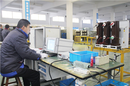 開關(guān)機(jī)械特性測試車間